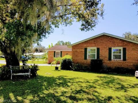 107 Howe Ave, Labelle, FL 33935 photo 2