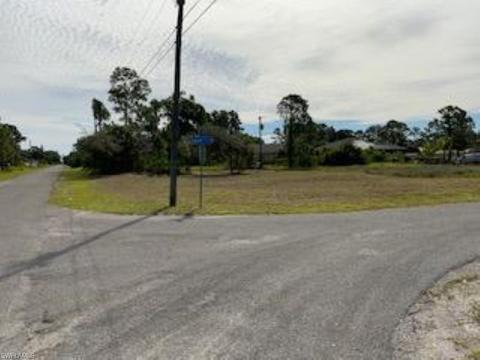 208 Jack Ave N, Lehigh Acres, FL 33971 photo 2