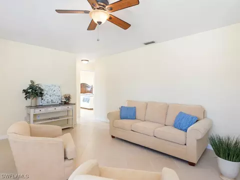 911 Coconut Cir E, Naples, FL 34104 photo 4