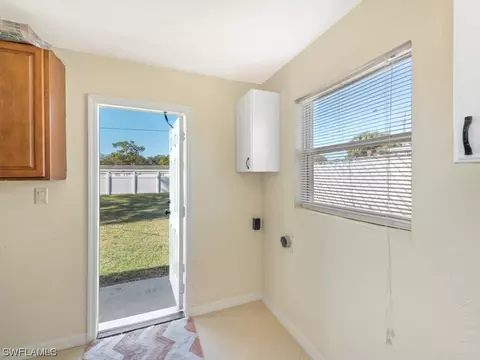911 Coconut Cir E, Naples, FL 34104 photo 12