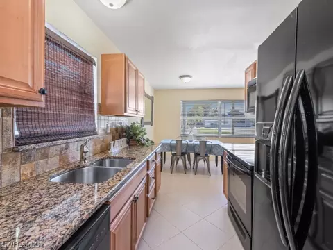 911 Coconut Cir E, Naples, FL 34104 photo 7