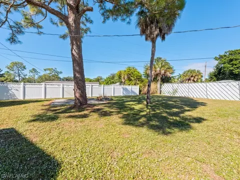 911 Coconut Cir E, Naples, FL 34104 photo 14