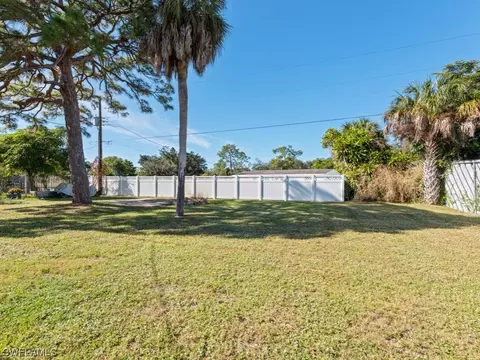 911 Coconut Cir E, Naples, FL 34104 photo 13