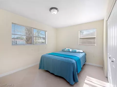 911 Coconut Cir E, Naples, FL 34104 photo 9