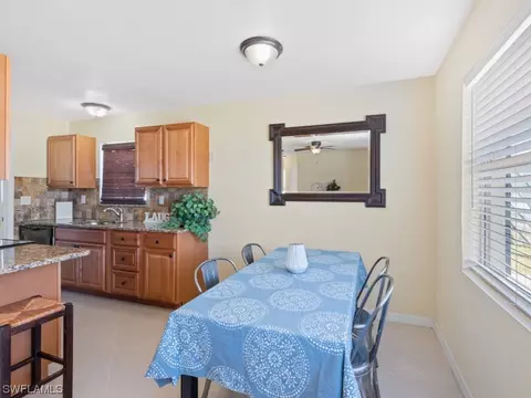 911 Coconut Cir E, Naples, FL 34104 photo 5