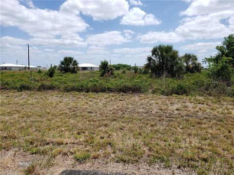 111 Carousel Ave, Labelle, FL 33935