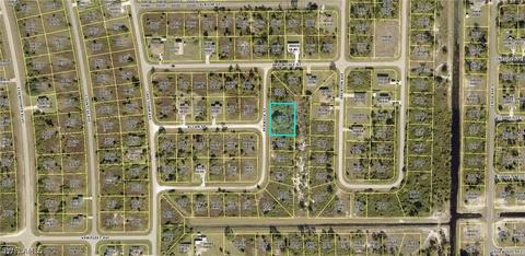 1040 Berwick St, Lehigh Acres, FL 33974
