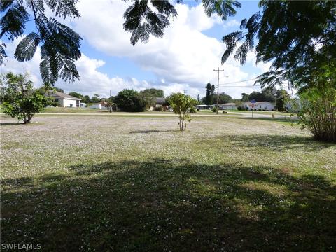 405 E 3rd St, Lehigh Acres, FL 33936 photo 3