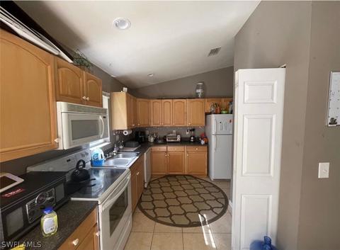 185 Victory Ct, Lehigh Acres, FL 33972 photo 2