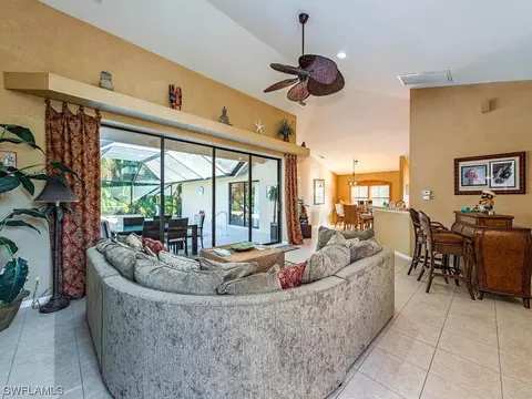 285 Sawgrass Ct, Naples, FL 34110 photo 2