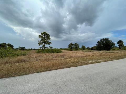 931 Gregory St E, Lehigh Acres, FL 33974 photo 3