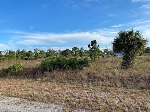 1110 Eaves St E, Lehigh Acres, FL 33974 photo 2