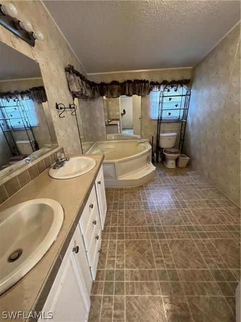 1088 Riverview Dr, Moore Haven, FL 33471 photo 8