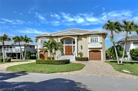 367 Lagoon Ave, Naples, FL 34108 photo 2
