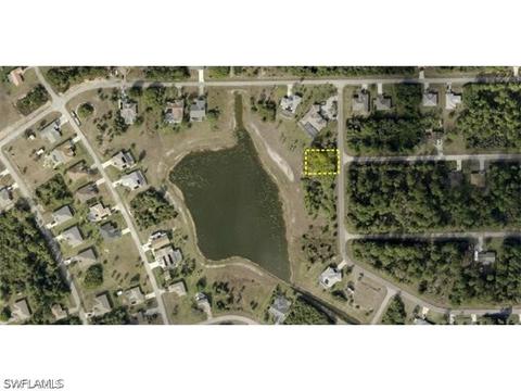 846 Haskell St E, Lehigh Acres, FL 33974 photo 2