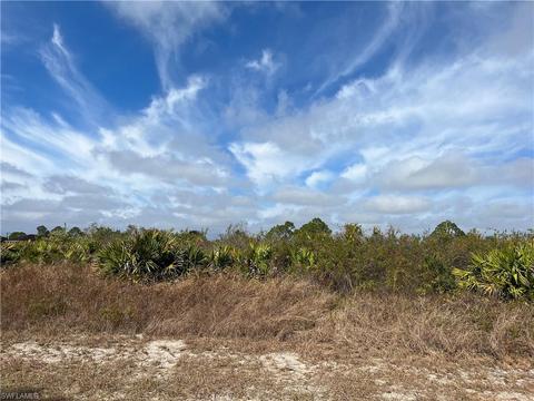 905 Gregory St E, Lehigh Acres, FL 33974 photo 2