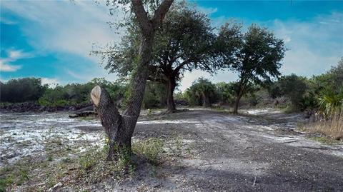 7933 21st Ter, Labelle, FL 33935 photo 2