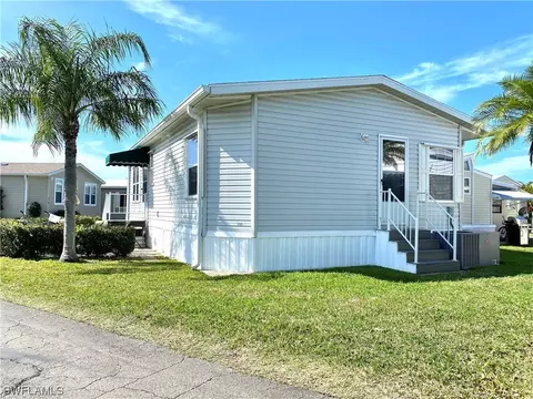 4700 Split Log Ln W, Estero, FL 33928 photo 2