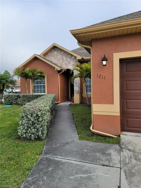 1211 Dodwin St E, Lehigh Acres, FL 33974 photo 2