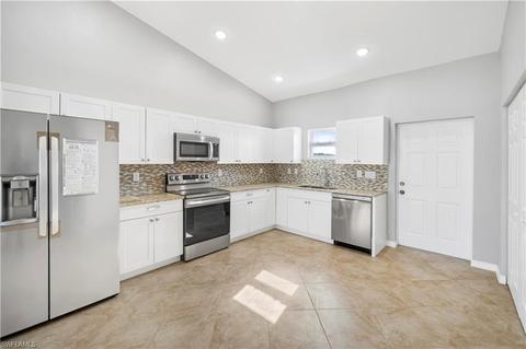 8041 Oakleaf Cir, Labelle, FL 33935 photo 12