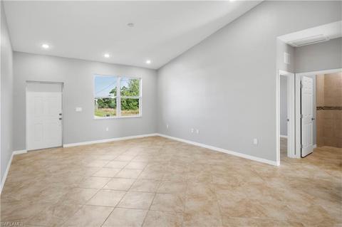 8041 Oakleaf Cir, Labelle, FL 33935 photo 11