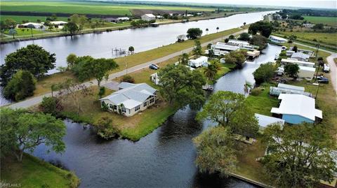 1738 Riverside Dr, Moore Haven, FL 33471 photo 1