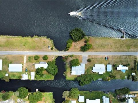 1738 Riverside Dr, Moore Haven, FL 33471 photo 2