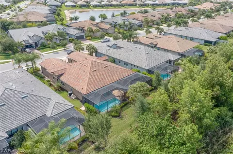 7678 Jacaranda Ln, Naples, FL 34114 photo 3
