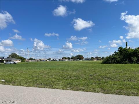 1025 NE 8th St, Cape Coral, FL 33909