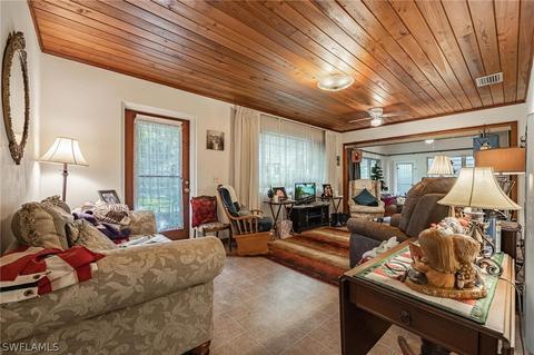 290 Hendry St, Labelle, FL 33935 photo 5