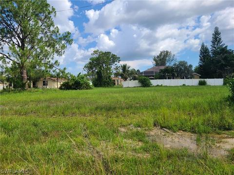 2504 SW 1st St, Cape Coral, FL 33991