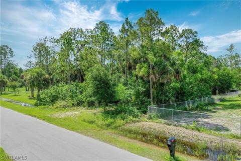 372 45th Ave NE, Naples, FL 34120