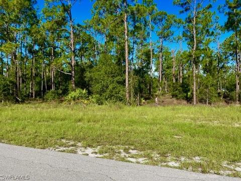 913 Moore Ave, Lehigh Acres, FL 33972