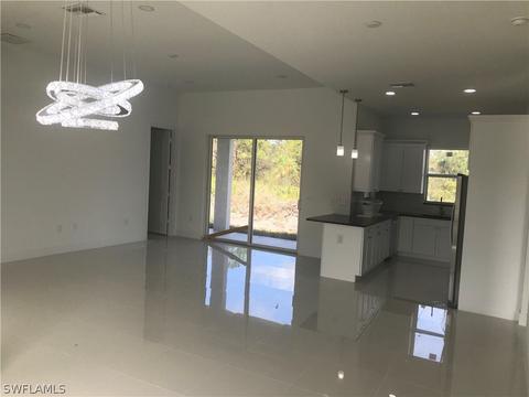 507 E 8th St, Lehigh Acres, FL 33972 photo 2
