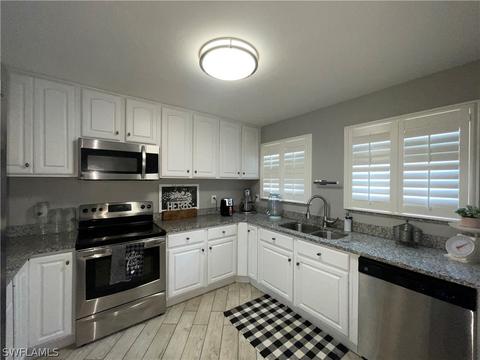140 6th St, Naples, FL 34113 photo 2