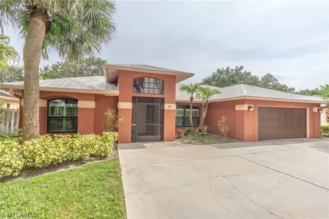 44 Wickliffe Dr, Naples, FL 34110 photo 2