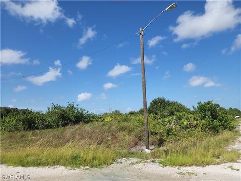 1400 Clyde Ave S, Lehigh Acres, FL 33976