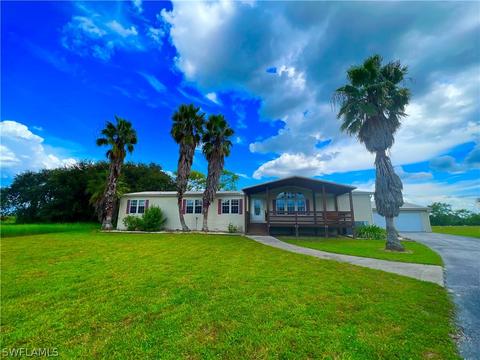 1423 Riverview Dr, Moore Haven, FL 33471 photo 1