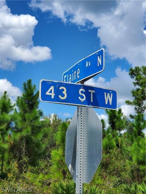2711 43rd St W, Lehigh Acres, FL 33971