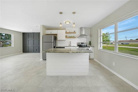 1032 NE Pine Island Ln, Cape Coral, FL 33909