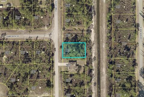 809 Pinecastle Dr, Lehigh Acres, FL 33974