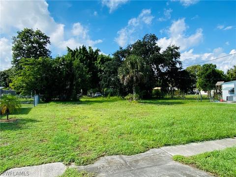 911 Coconut Dr, North Fort Myers, FL 33903