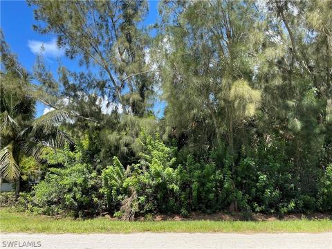 3532 Tropical Point Dr, Saint James City, FL 33956