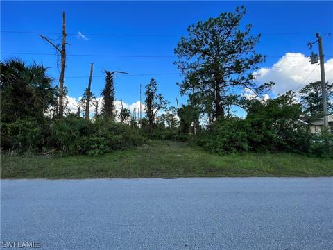 237 Bowman Ave S, Lehigh Acres, FL 33974