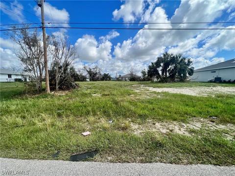 909 SW 11th Ct, Cape Coral, FL 33991