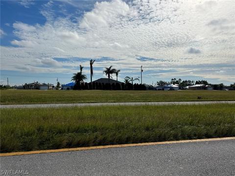 2024 Diplomat Pkwy E, Cape Coral, FL 33909