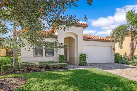 4098 Raffia Dr, Naples, FL 34119 photo 2
