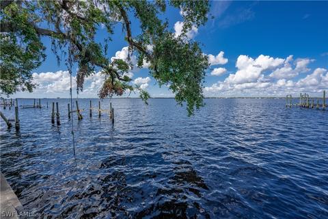 3933 E River Dr, Fort Myers, FL 33916
