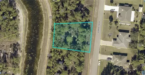 712 Bennington Dr, Lehigh Acres, FL 33974