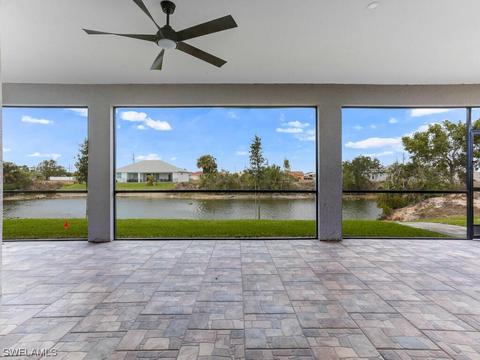 650 NE 5th Pl, Cape Coral, FL 33909